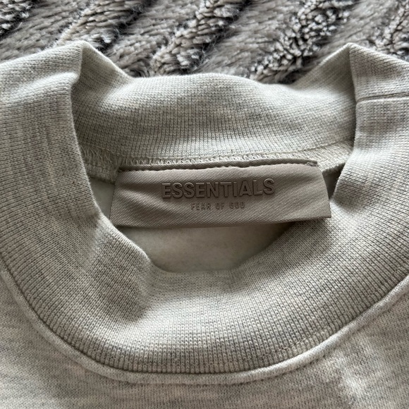 (SOLD) Essentials Fear of God Relaxed Crewneck - Picture 6 of 15